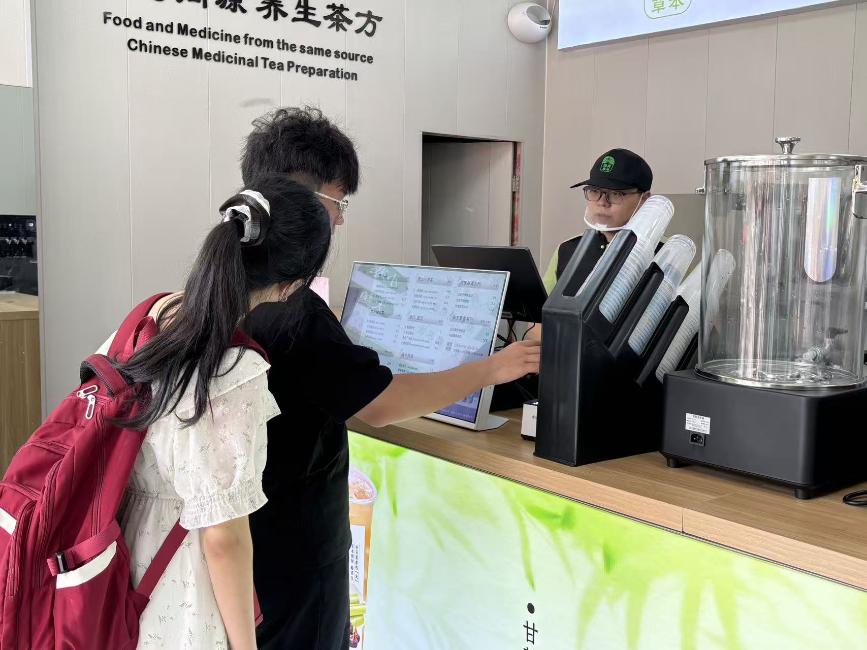 清新启幕，活力绽放！清苒草本茶水铺郑州航院店开业啦！